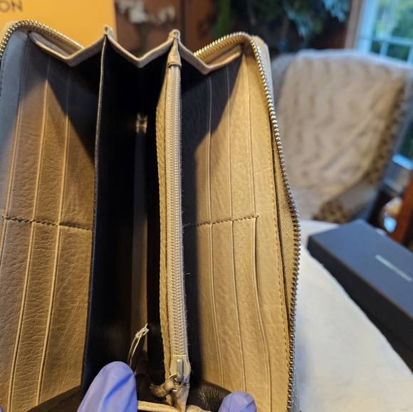 GUCCI DIAMANTE Zip Around Wallet Bamboo Tassel Silver Satin - Picture 8 of 16